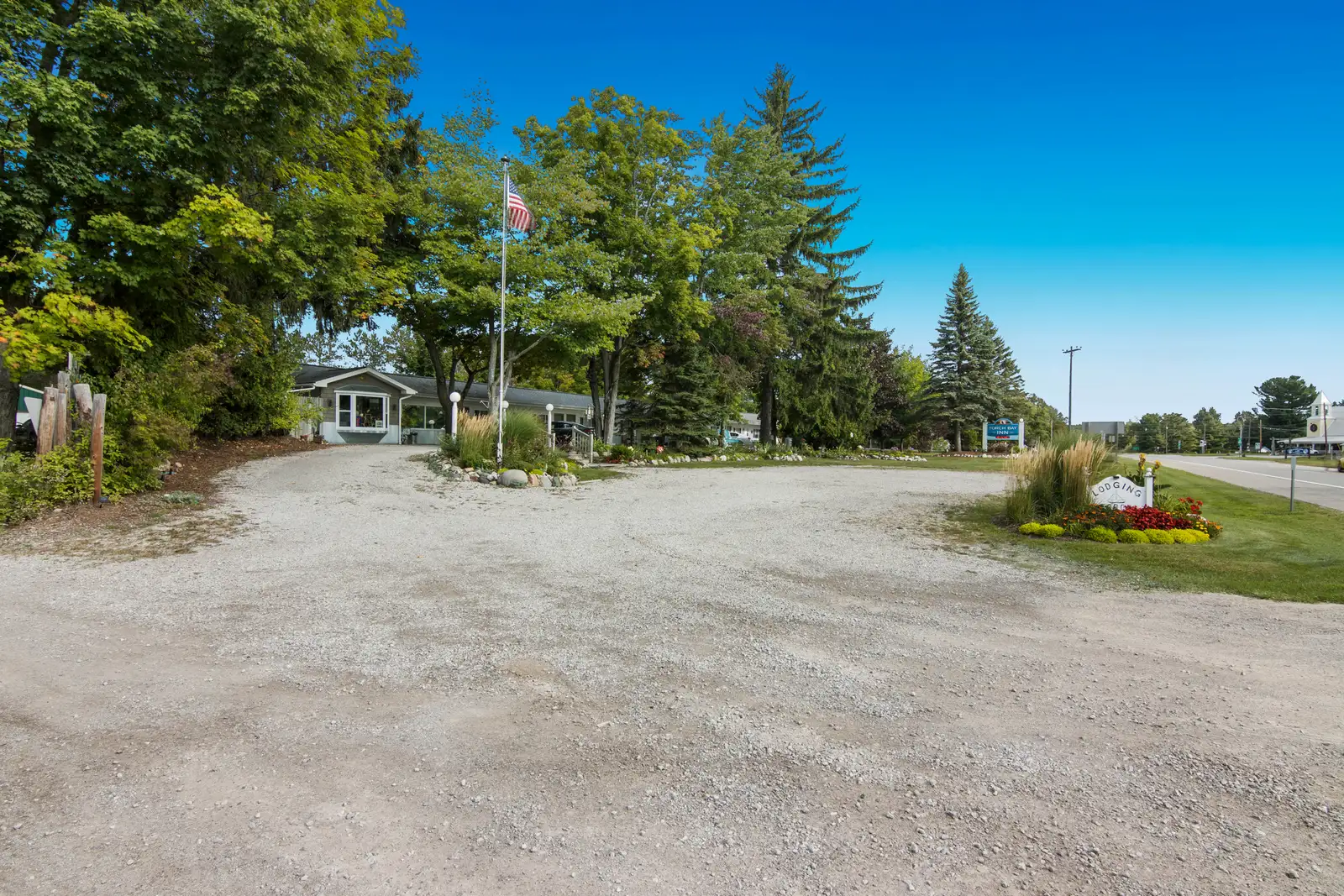 TORCH BAY INN image 7