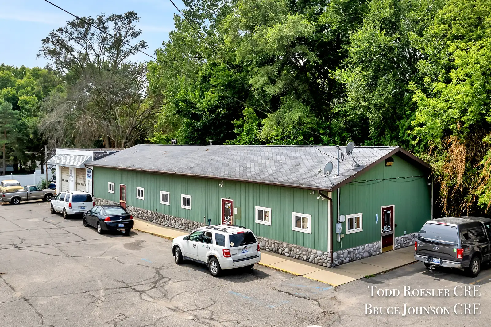 4765 W River Dr NE image 24