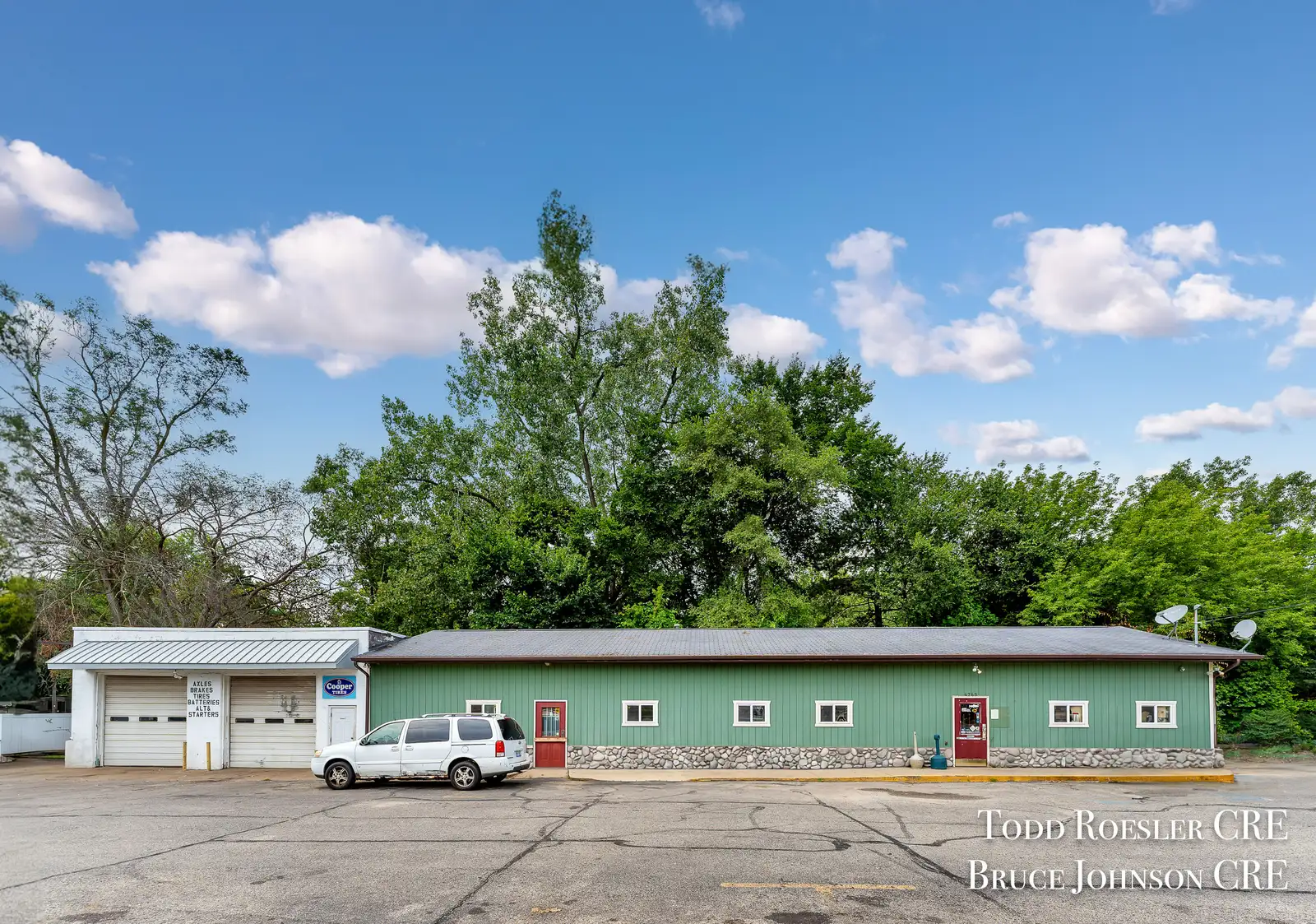 4765 W River Dr NE image 20
