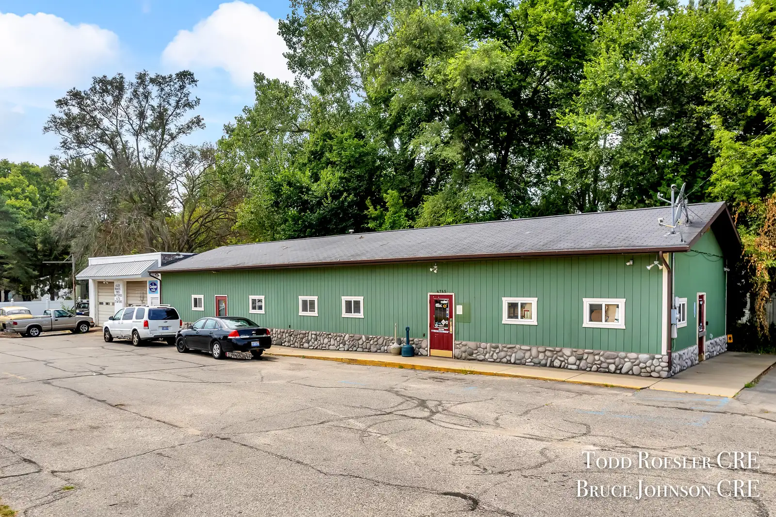 4765 W River Dr NE image 1