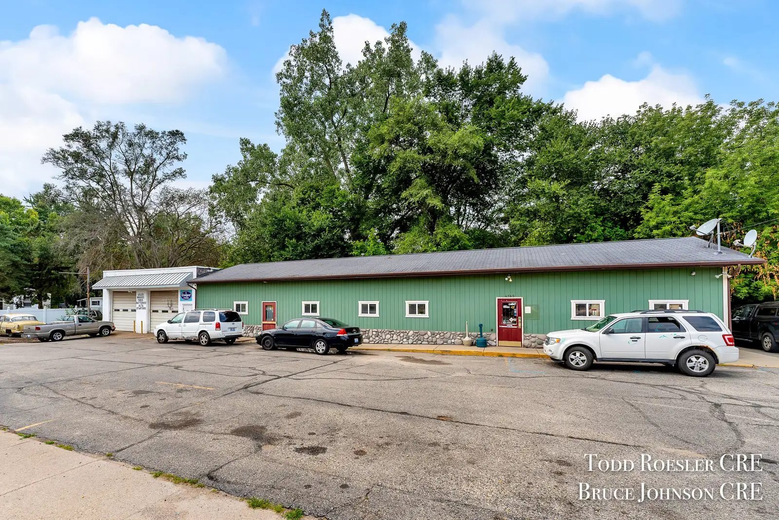 4765 W River Dr NE image 21