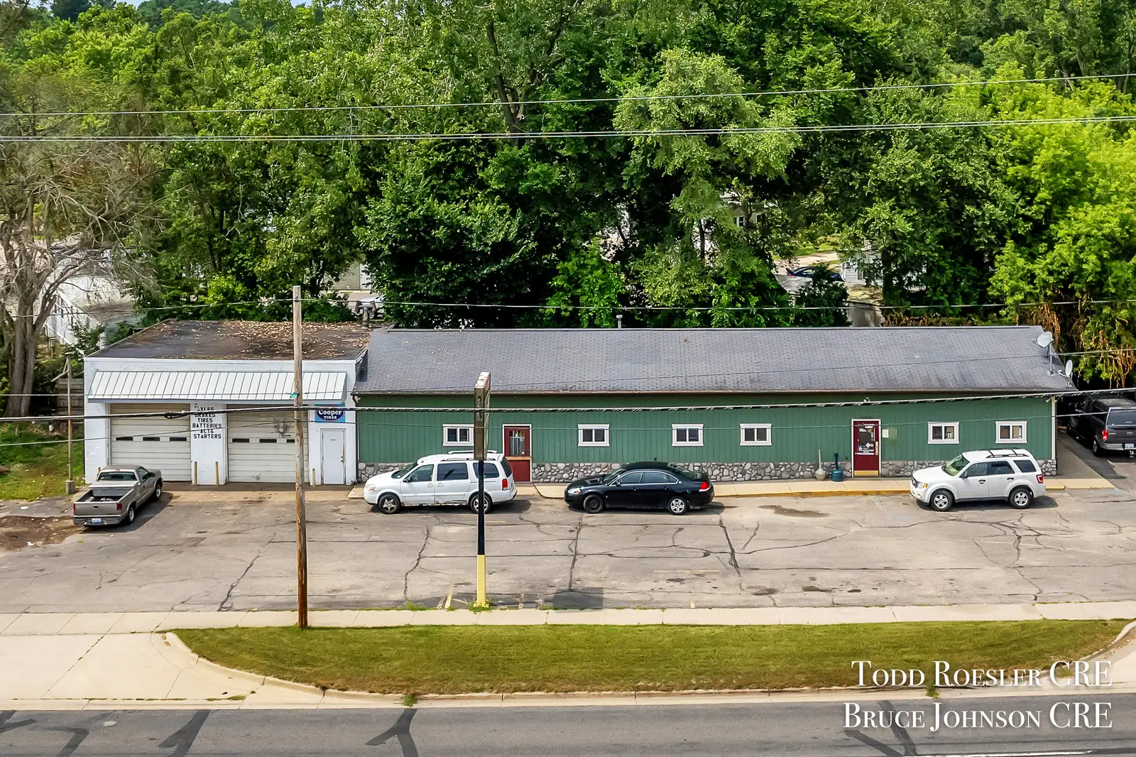 4765 W River Dr NE image 25