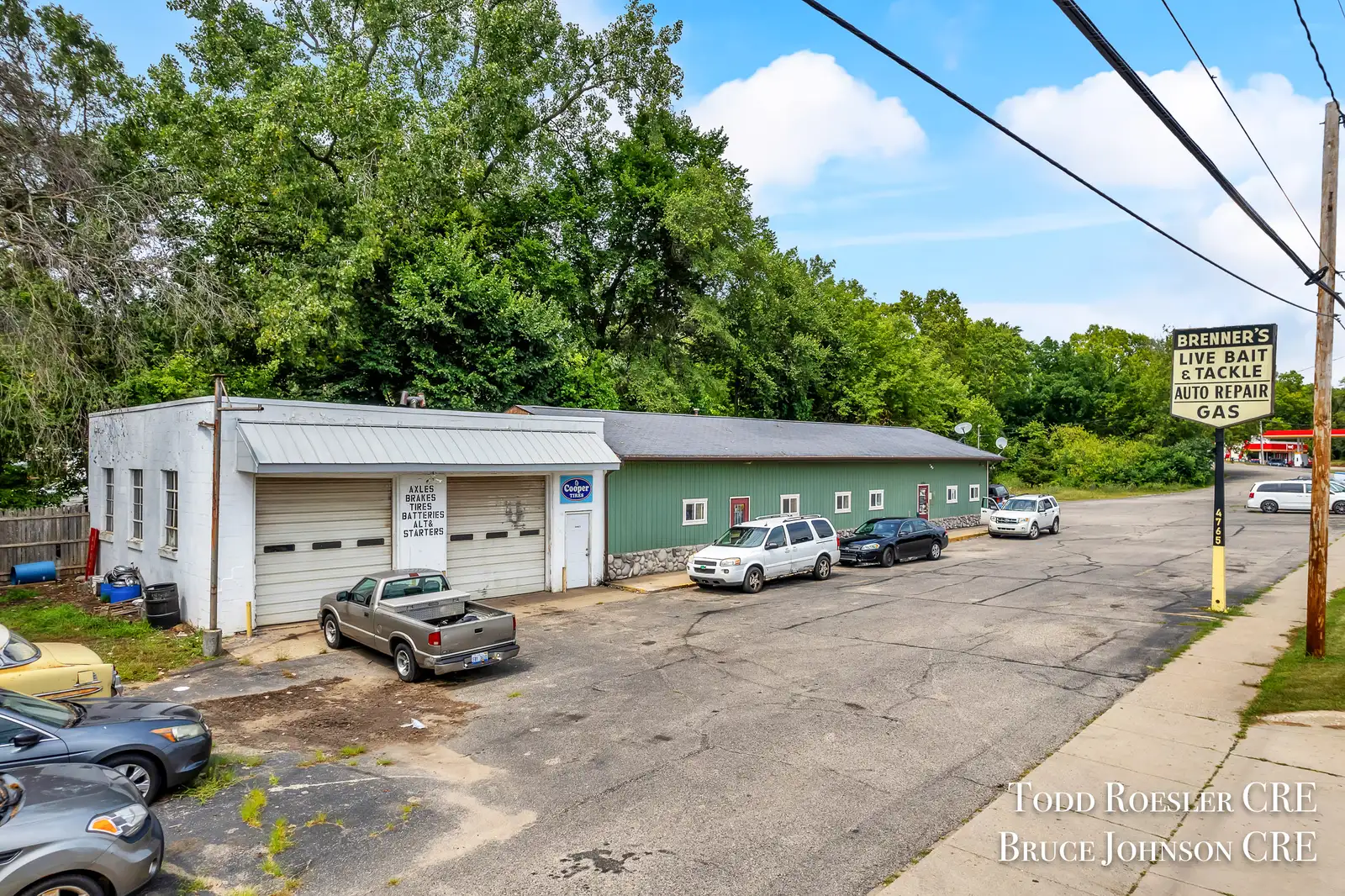 4765 W River Dr NE image 35