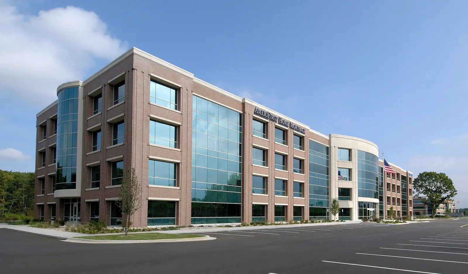 950 Trade Centre image 9