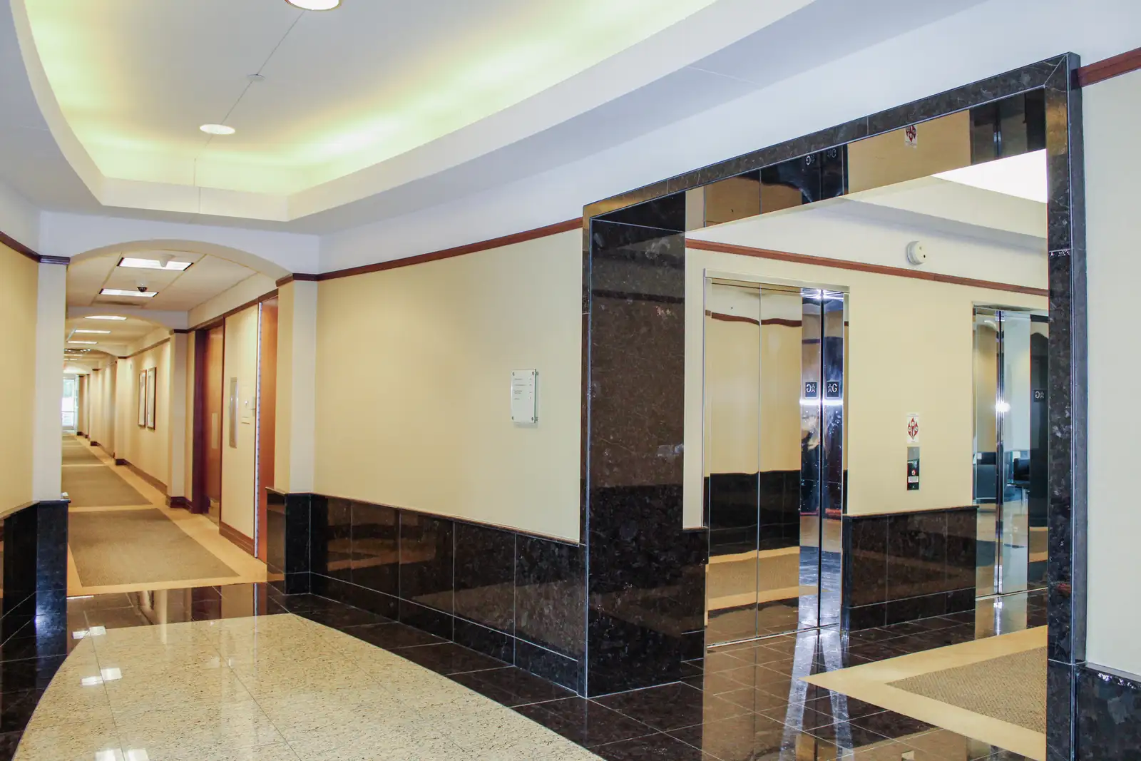 950 Trade Centre image 5