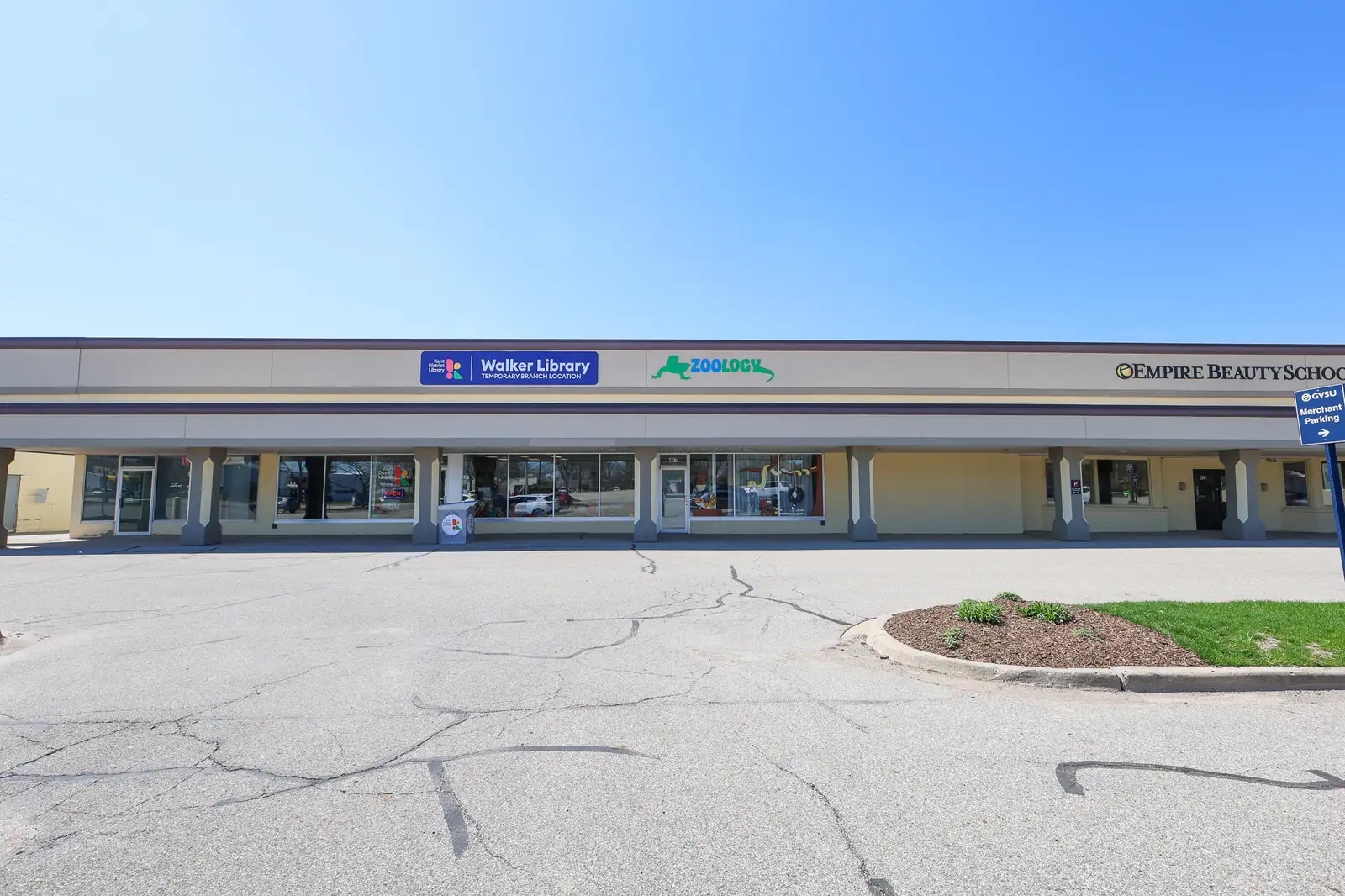 High-Visibility Retail Opportunity – Standale Plaza image 3