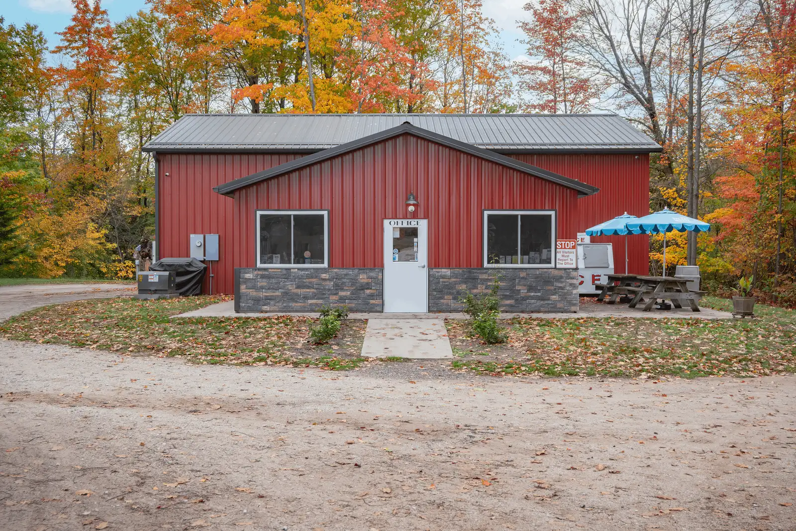 Historic Val-Du Lakes Resort | Bar & Grill, Event Grounds, Manor, Campground image 52