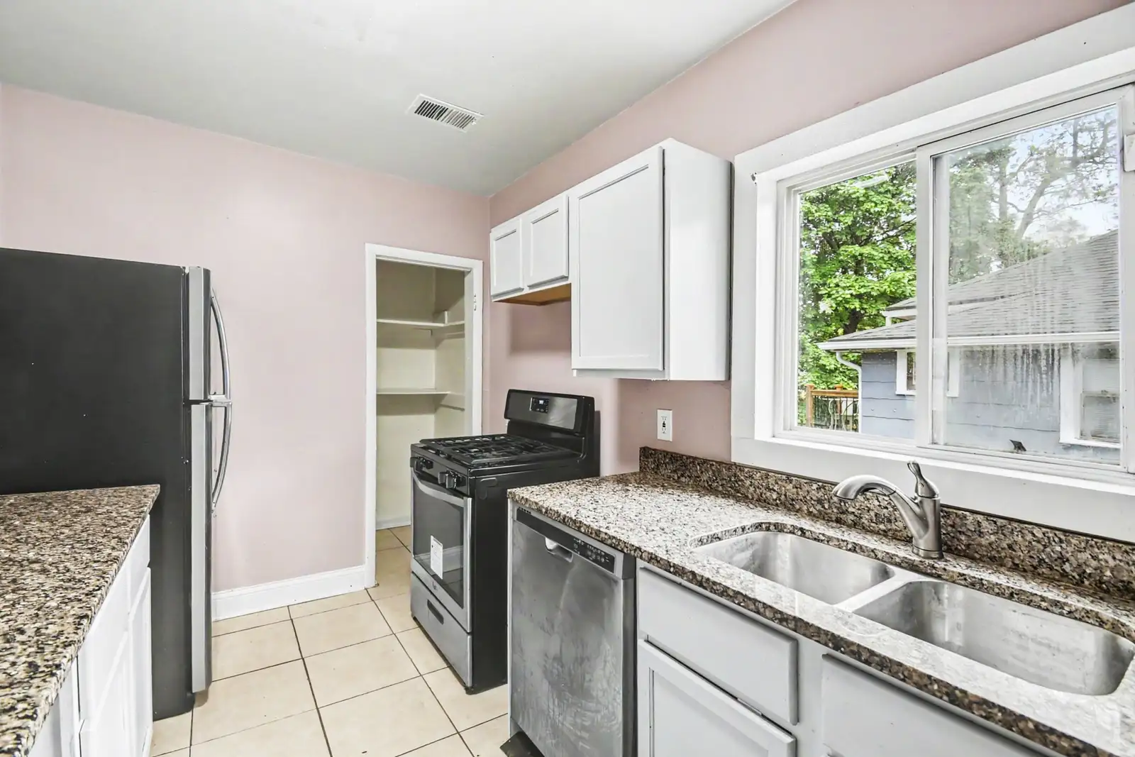 613 Fuller Ave SE image 12