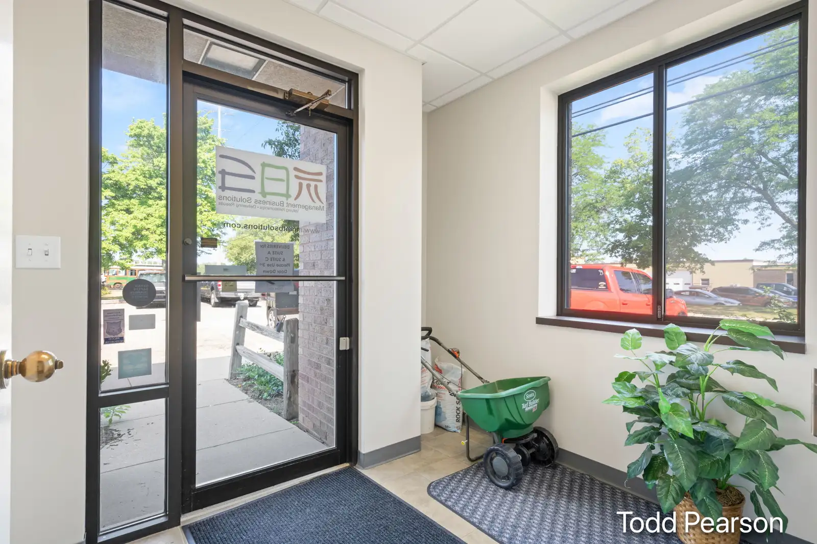 2935 Buchanan Ave SW image 44