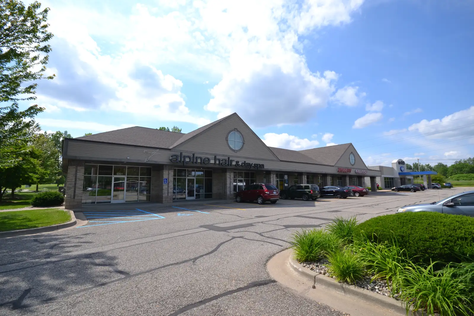 1,162 sf | Alpine Ave NW image 2