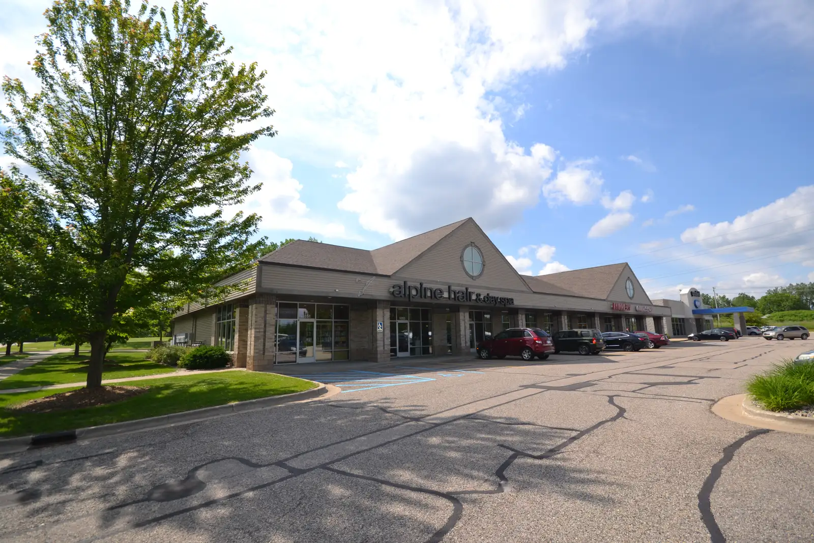 1,162 sf | Alpine Ave NW image 1