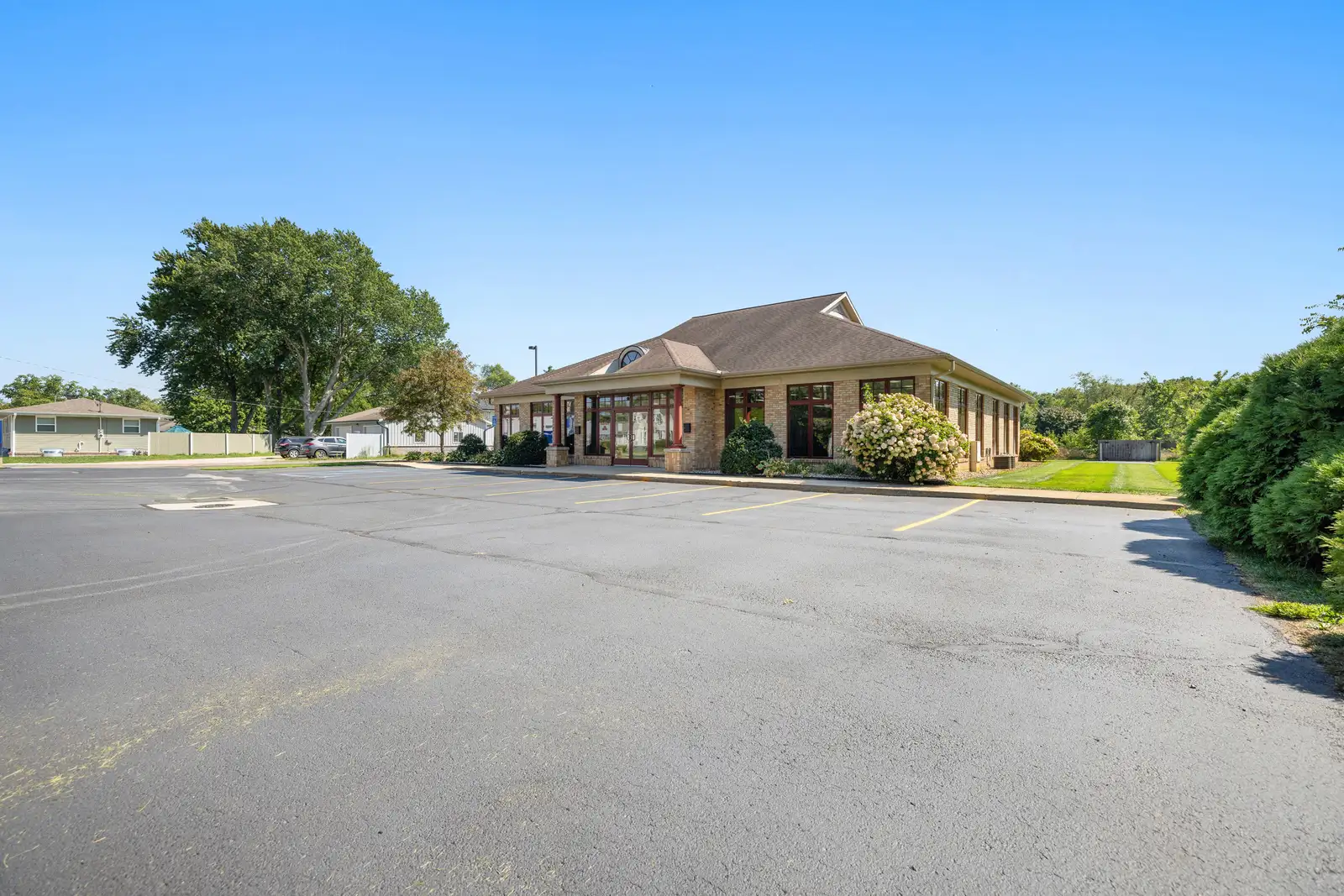 3598 Green Pointe Ctr, Hamilton, MI 49419