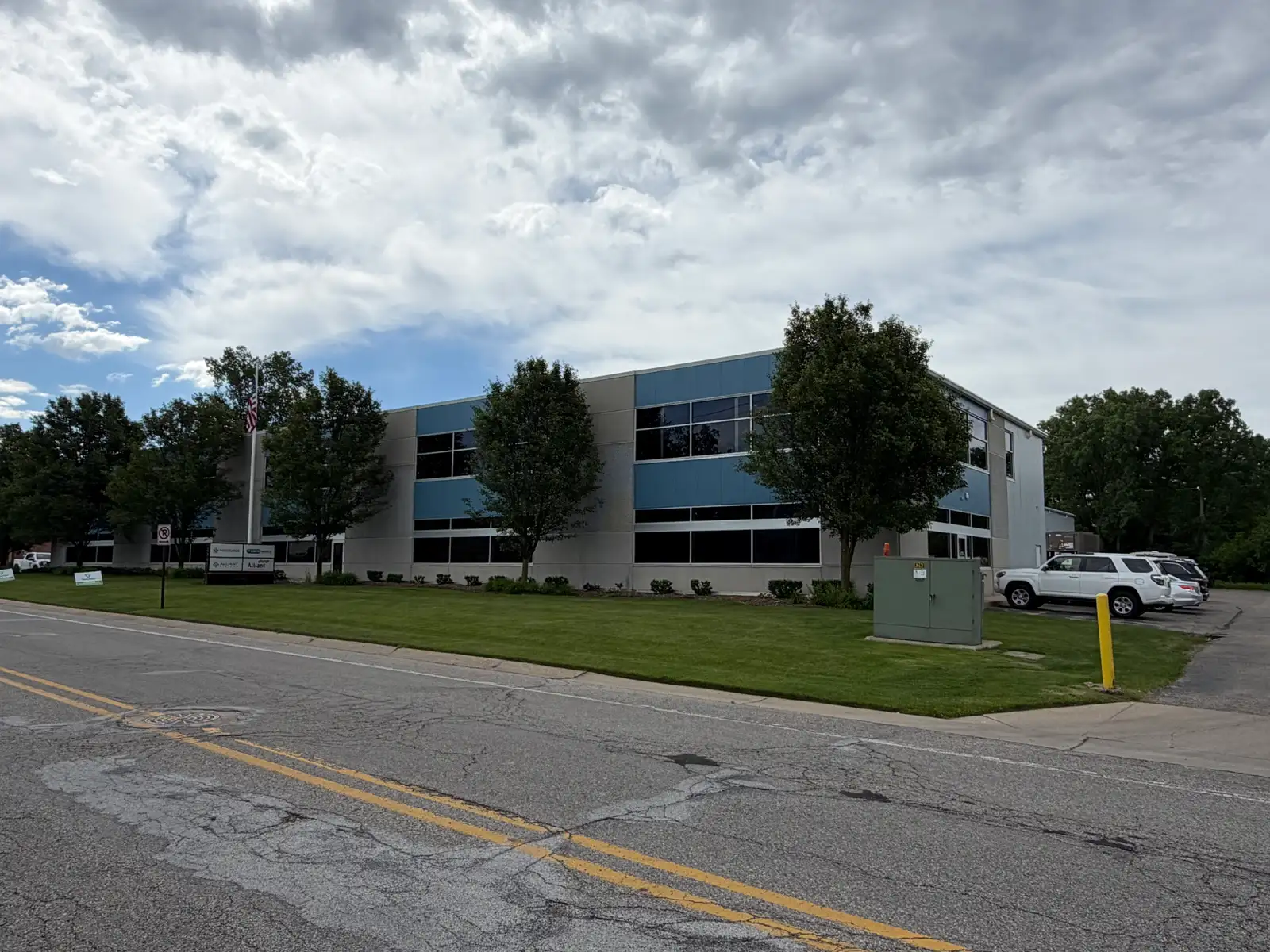 2140 Oak Industrial Dr NE image 1