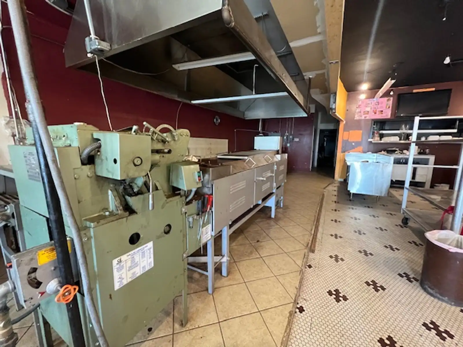 17 W Main St - Retail/Restaurant Space image 4