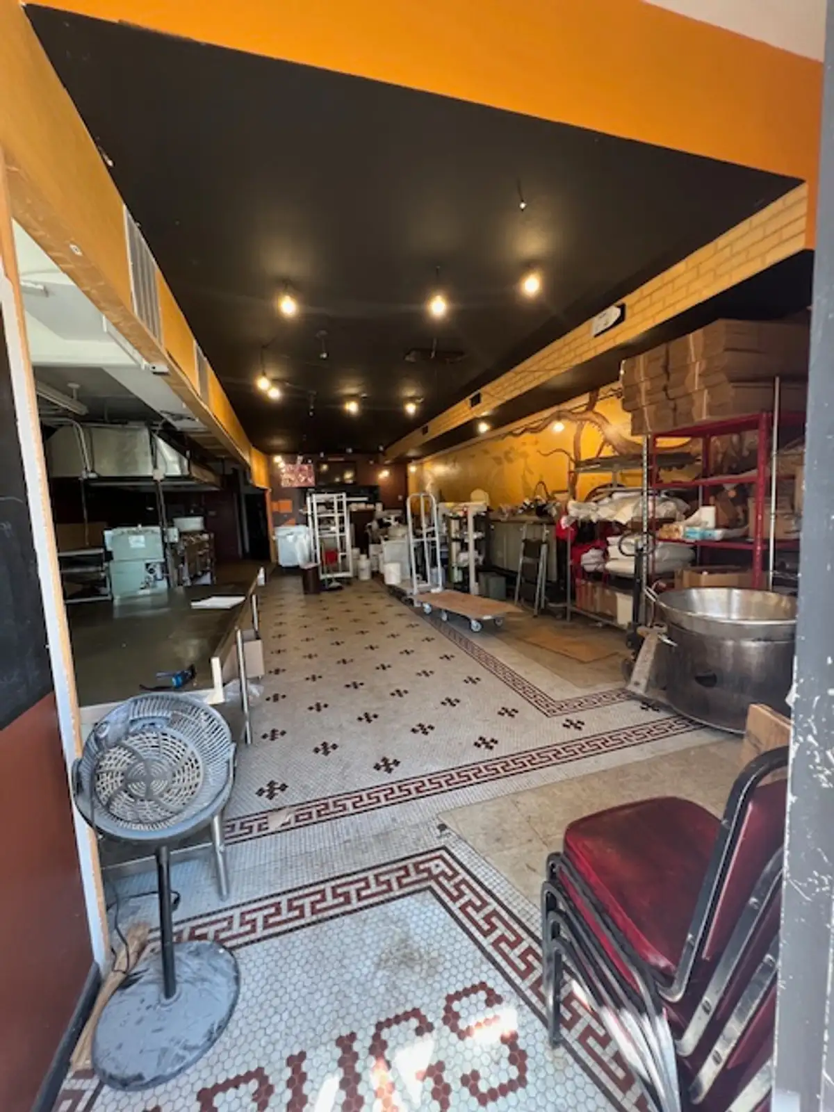 17 W Main St - Retail/Restaurant Space image 2
