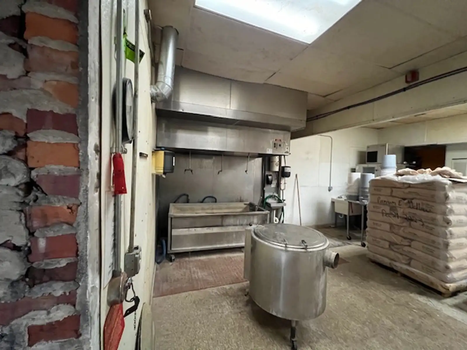 17 W Main St - Retail/Restaurant Space image 11