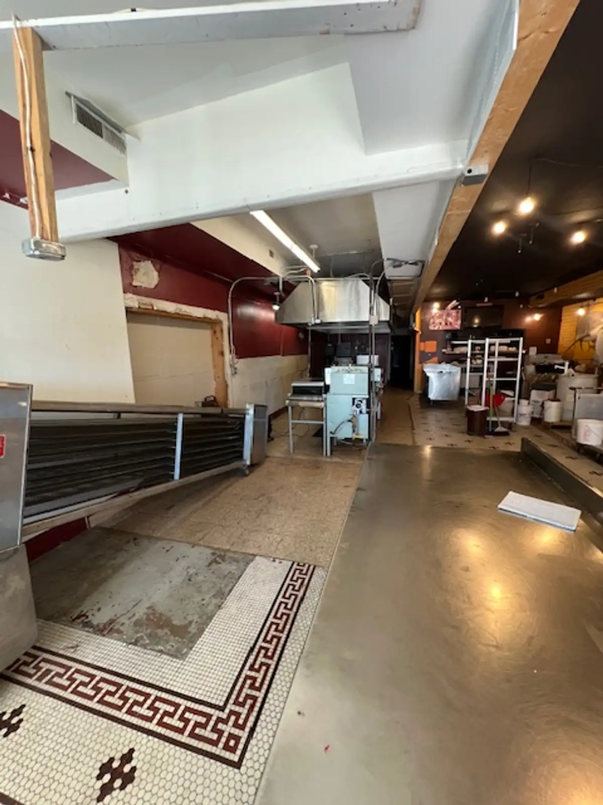 17 W Main St - Retail/Restaurant Space image 3