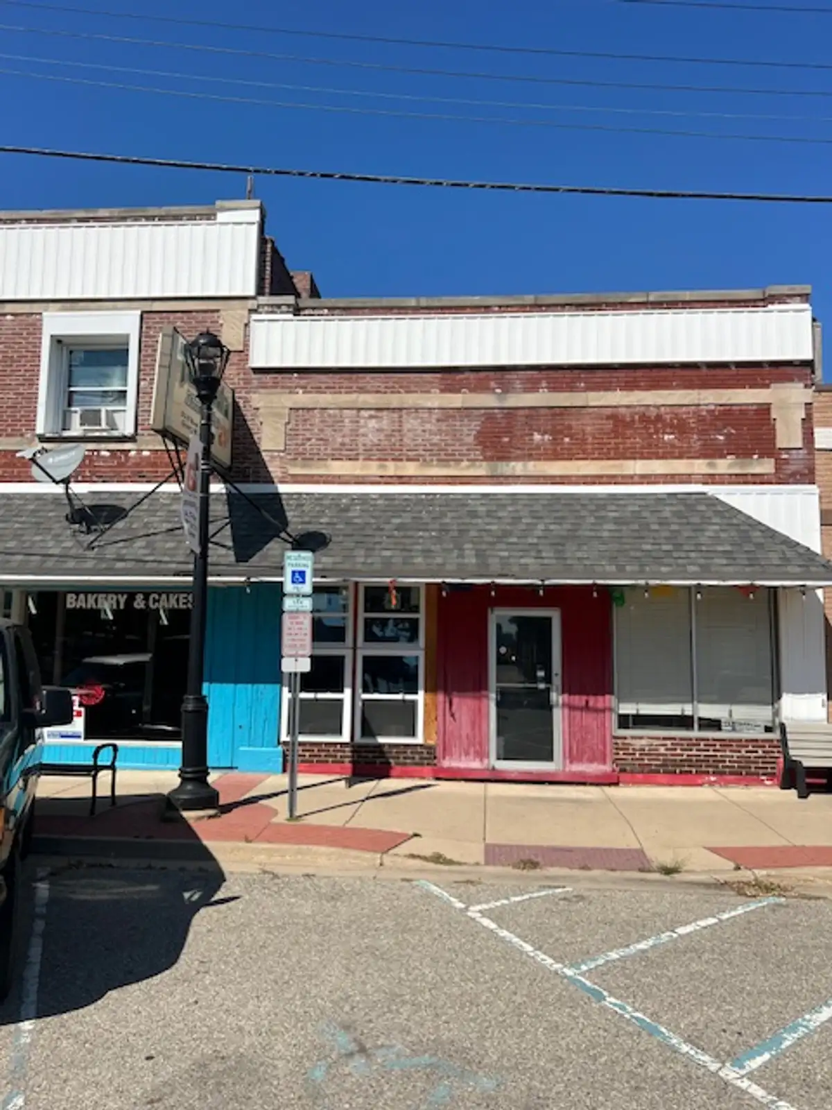 17 W Main St - Retail/Restaurant Space image 1