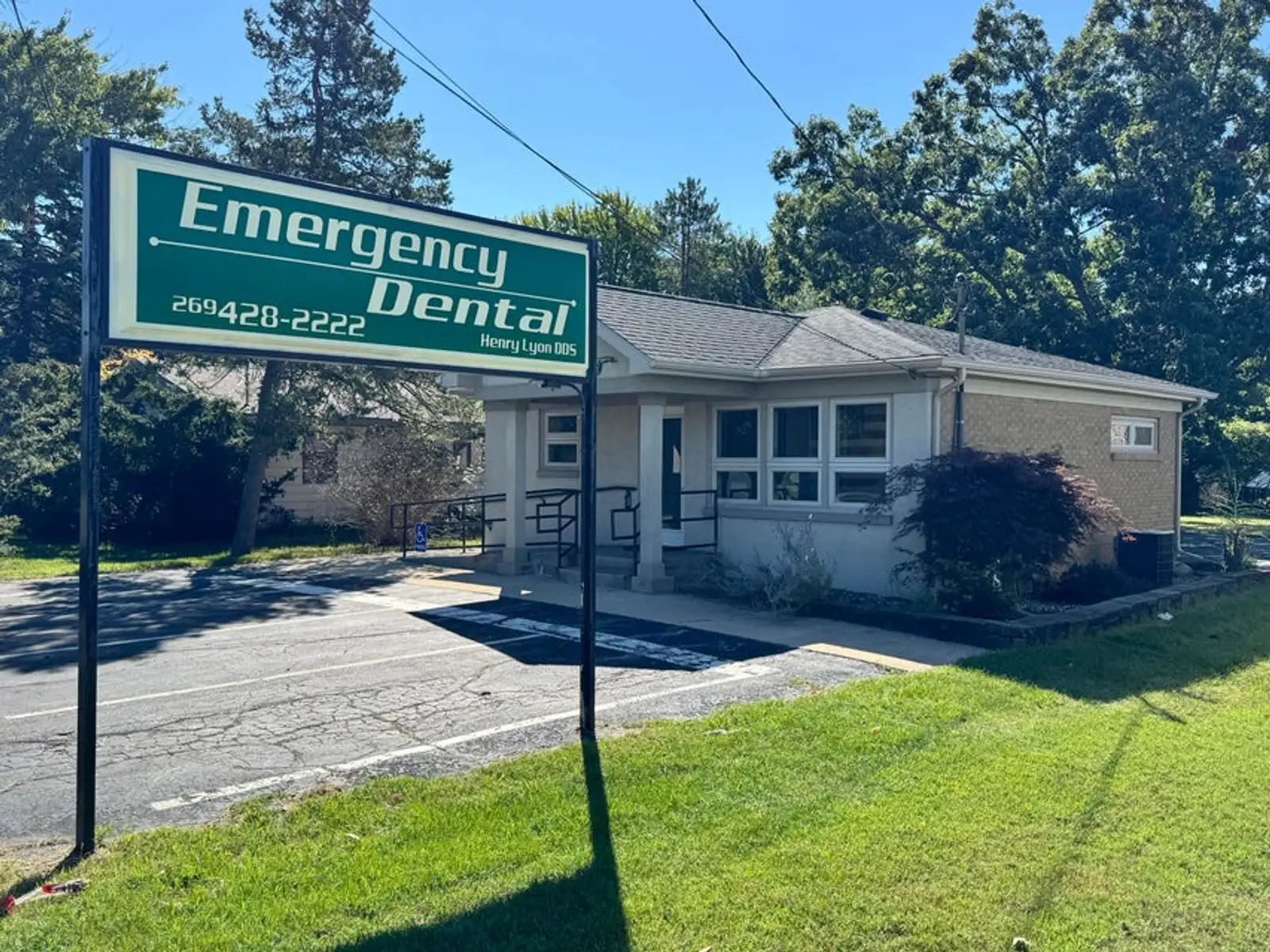 2454 W Glenlord Rd image 4