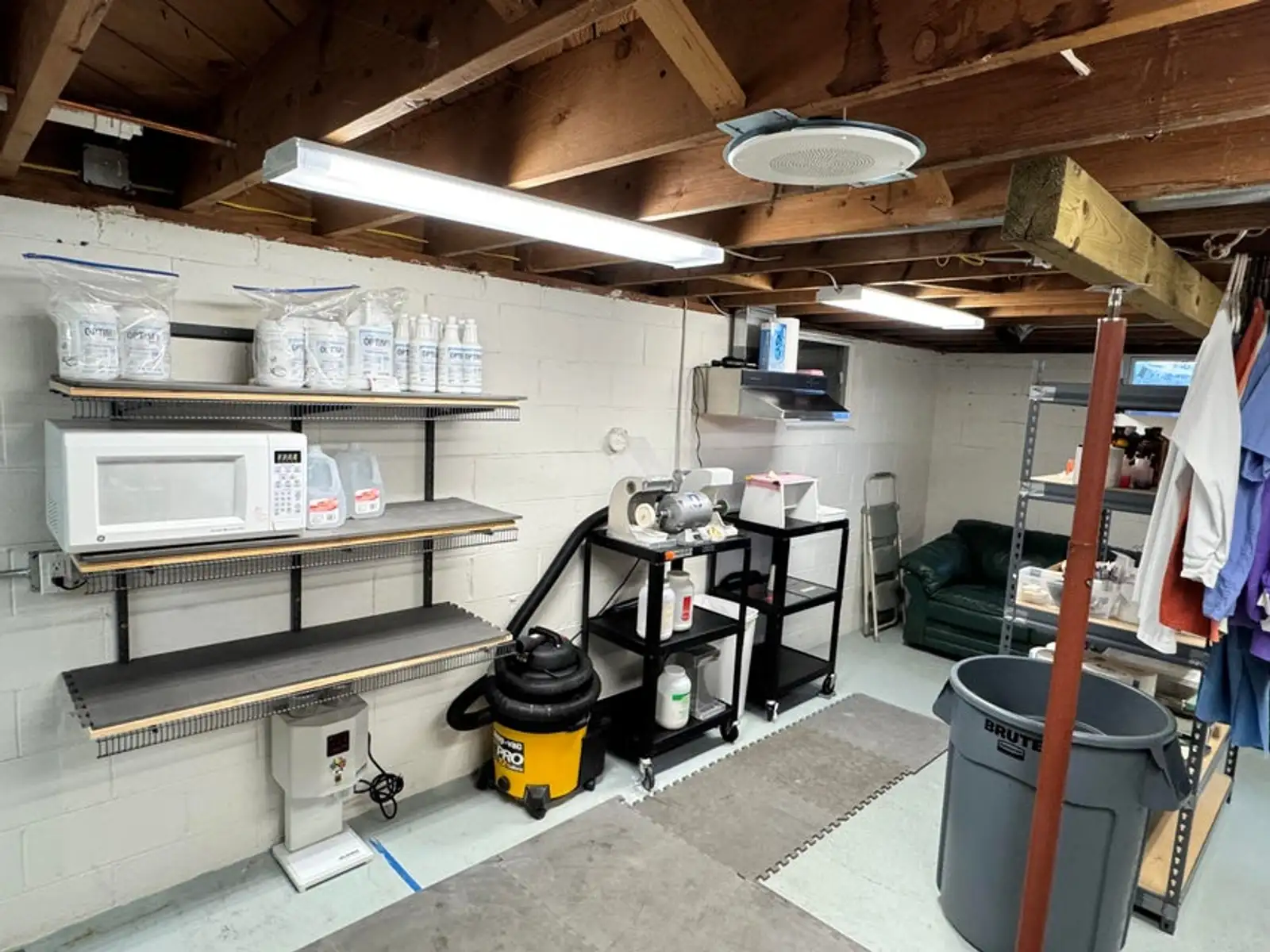 2454 W Glenlord Rd image 28