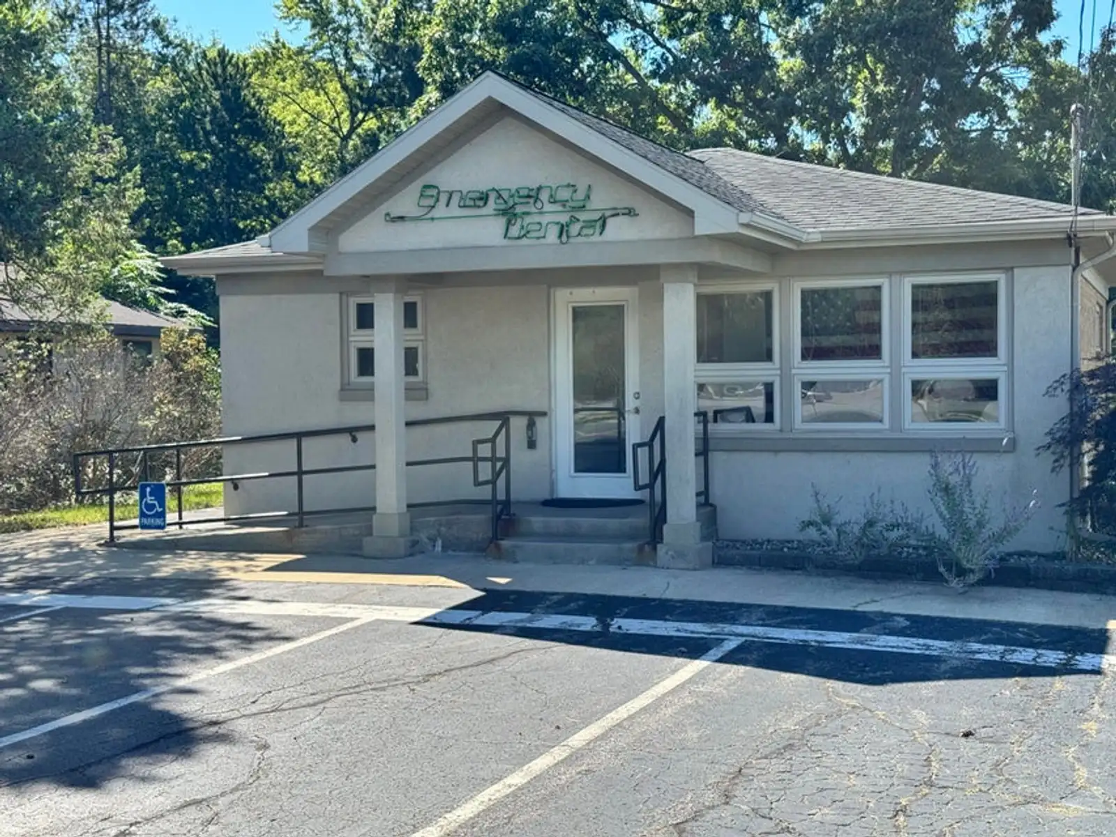 2454 W Glenlord Rd image 2