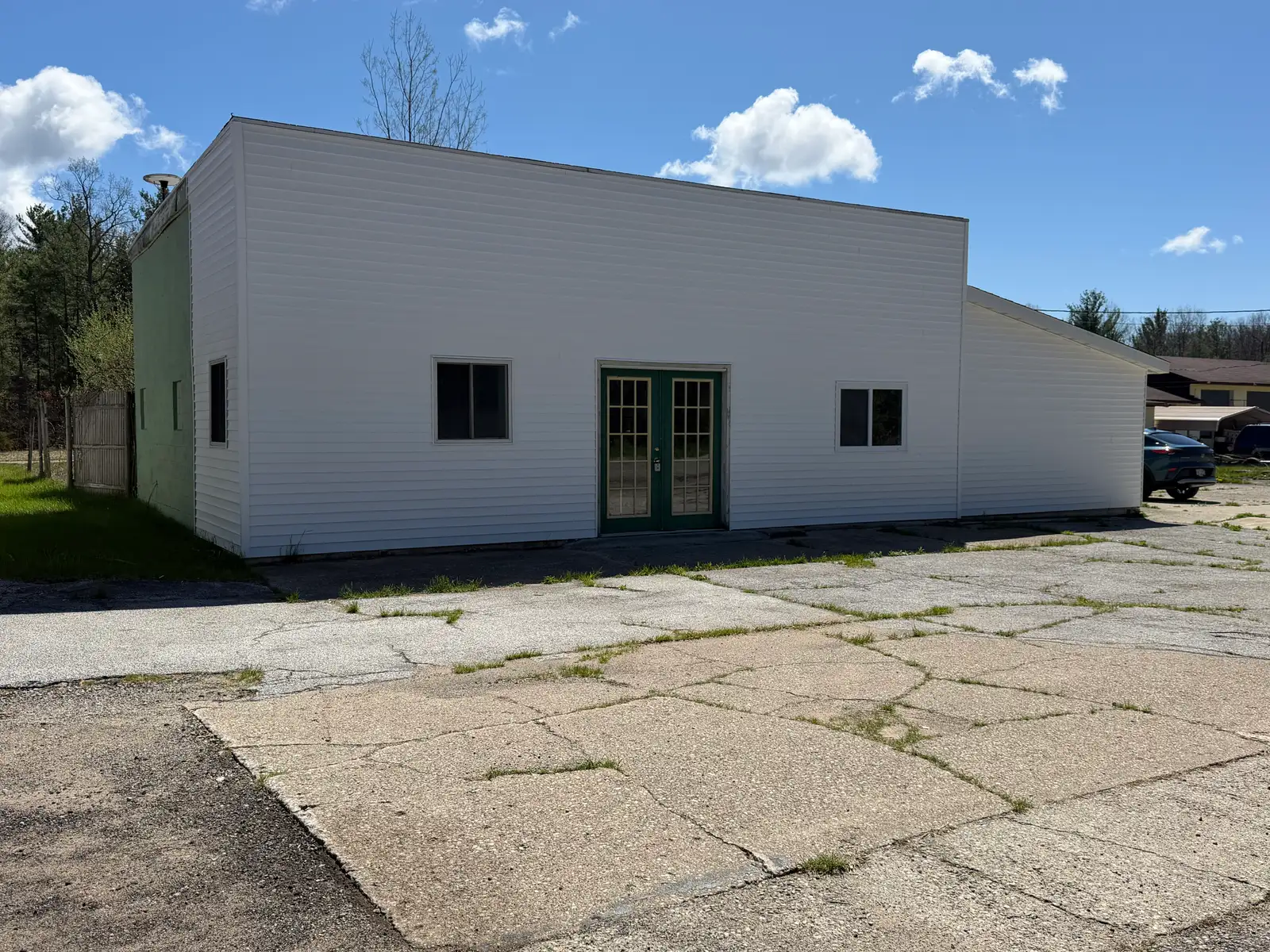 5706 Whitehall Rd, Whitehall, MI 49461