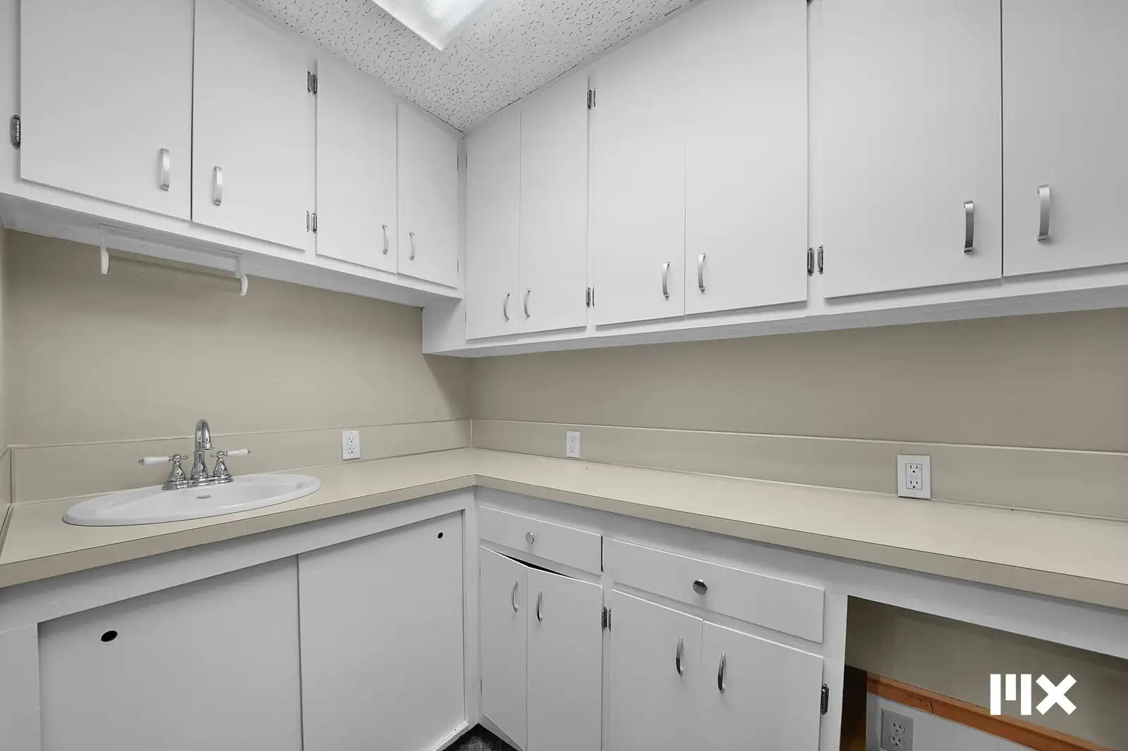 Individual Office space for lease image 14