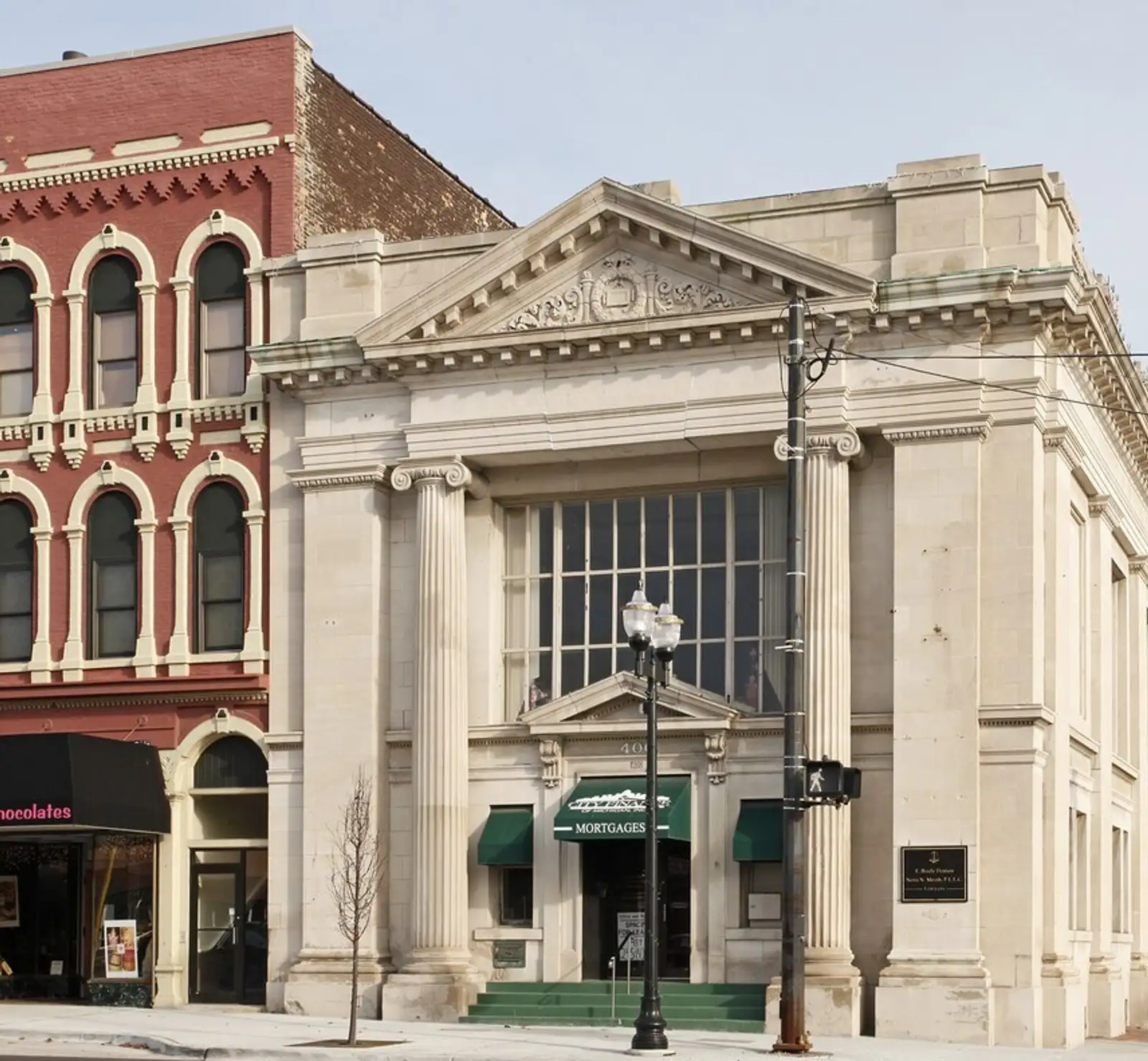 400 Court St image 1