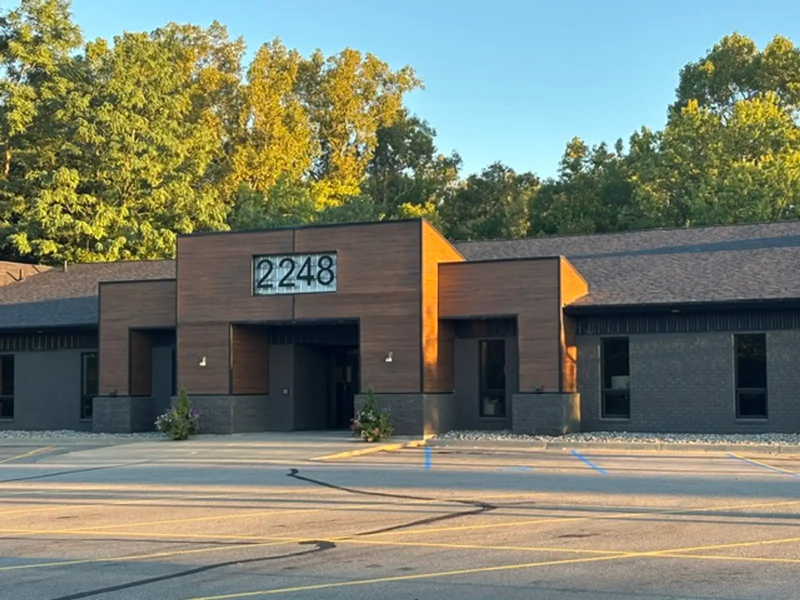 2248 Mt Hope Rd -2 Spaces Available (600SF & 4,516SF)