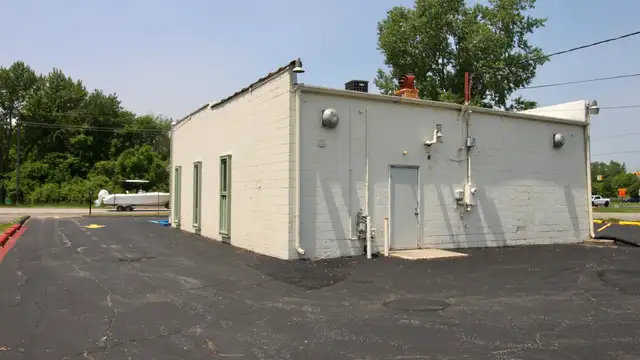 33053 W Jefferson Ave thumbnail 4