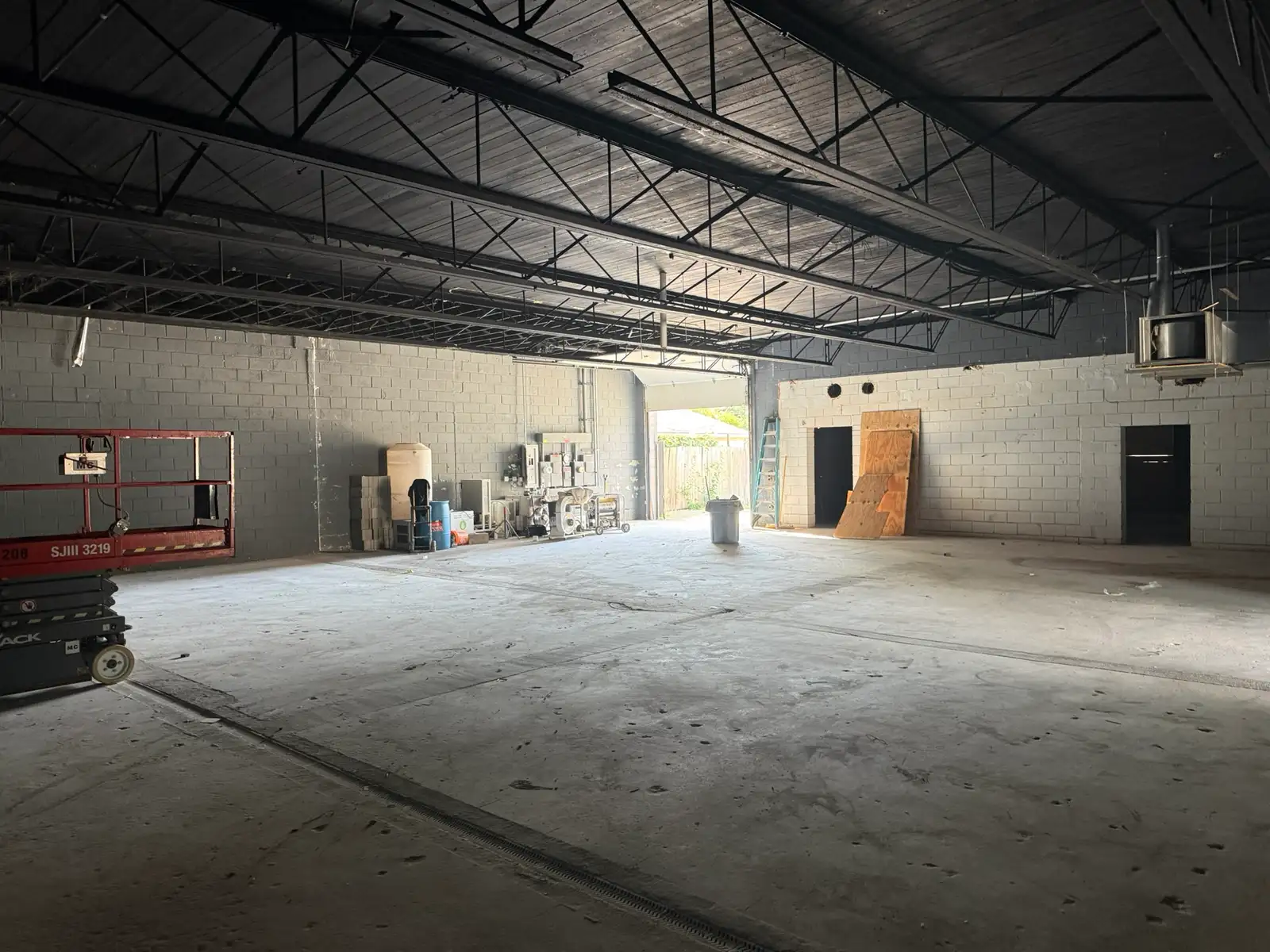 Madison Heights - Freestanding Industrial/Retail Building image 8