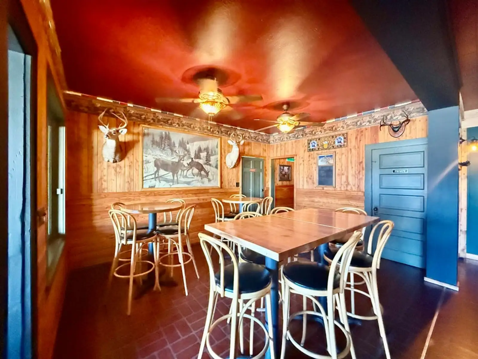 Cobblestone Bar & Grill image 8