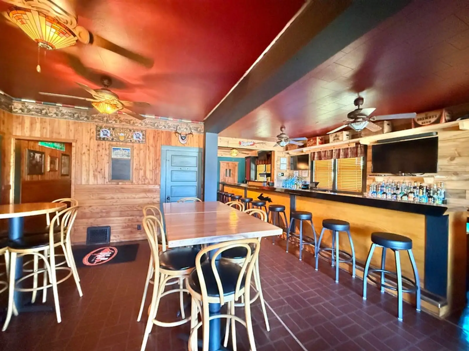Cobblestone Bar & Grill image 10