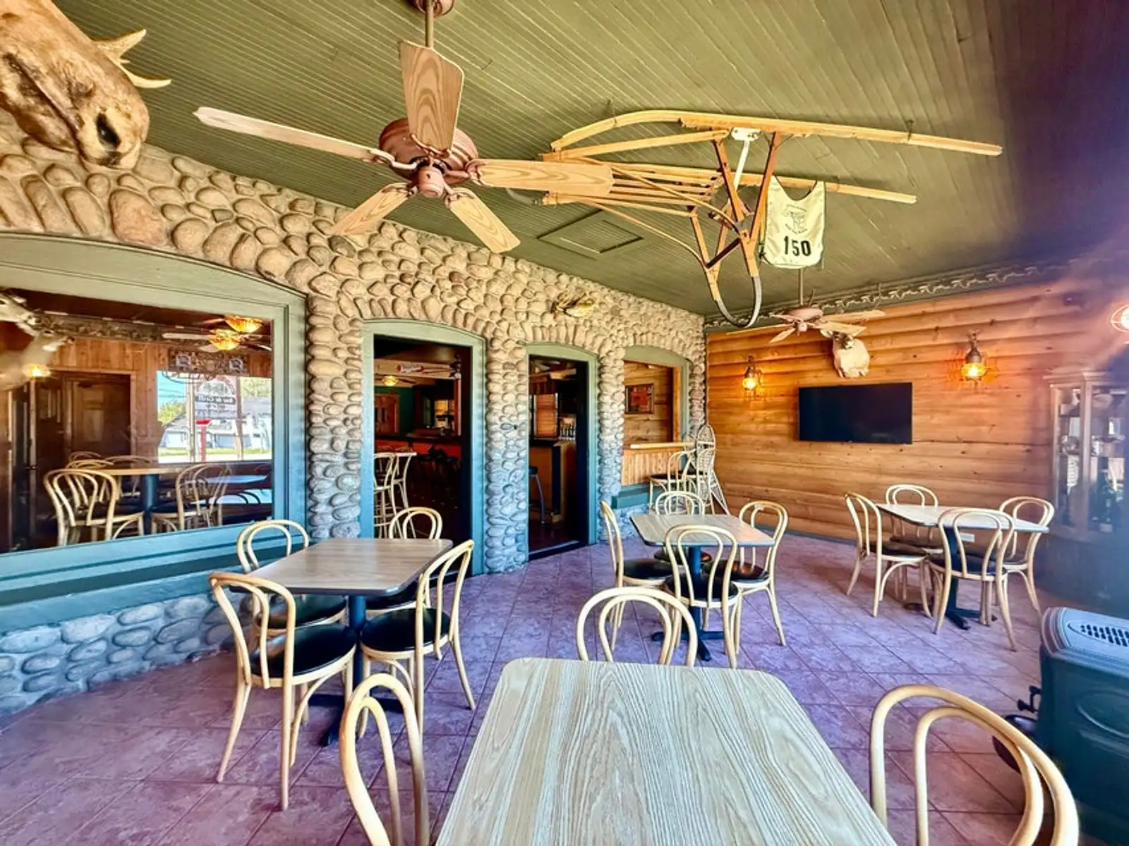 Cobblestone Bar & Grill