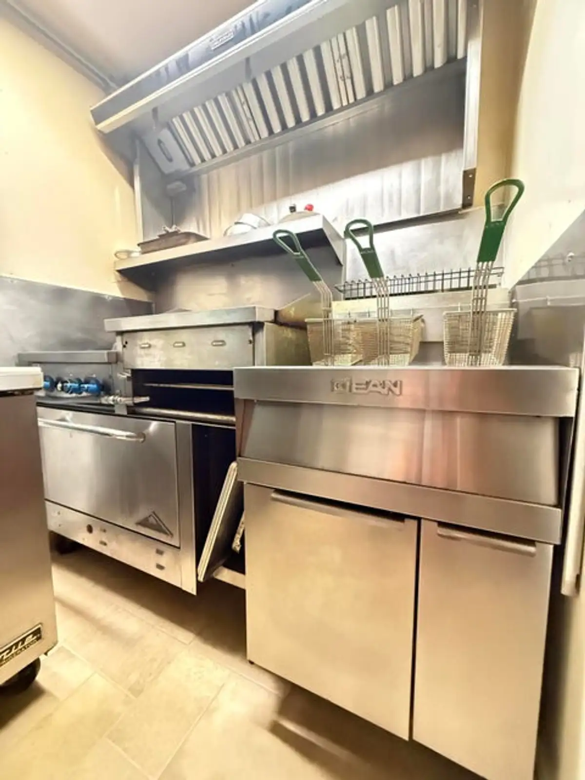 Cobblestone Bar & Grill image 15