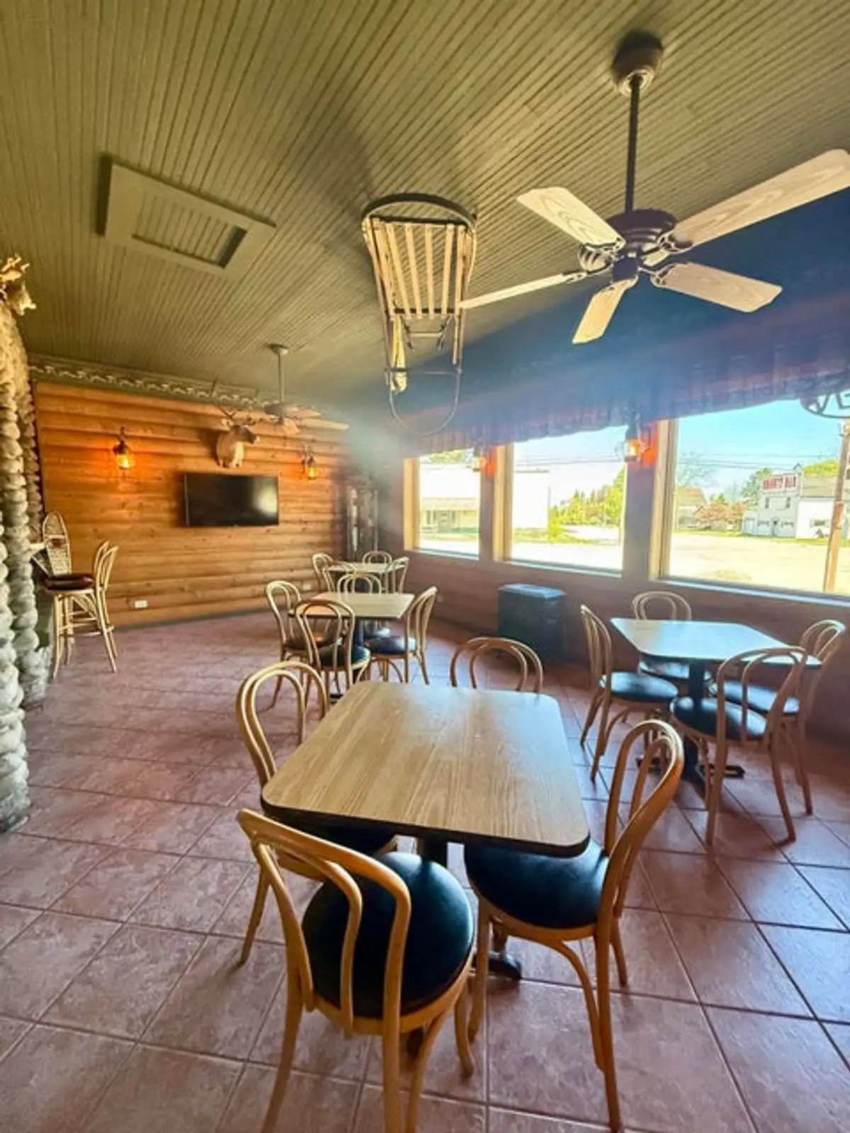 Cobblestone Bar & Grill image 5