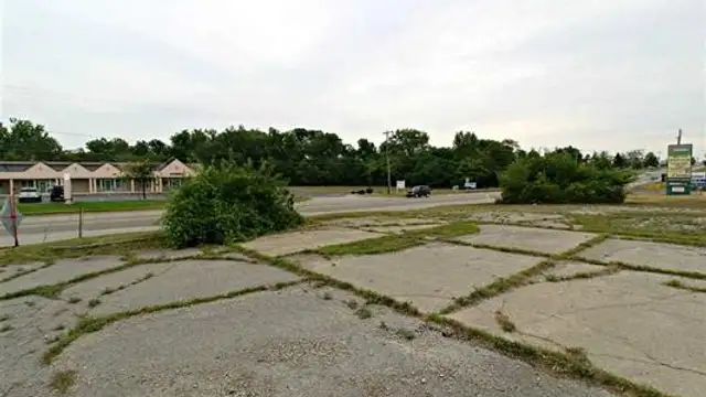 1524 E Pierson Rd thumbnail 3