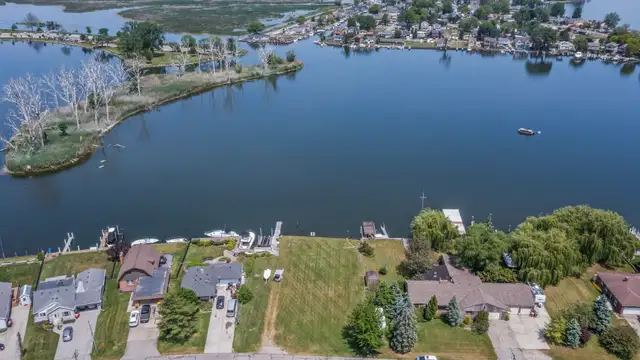 38187 Huron Pointe Dr: Vacant Lot thumbnail 3