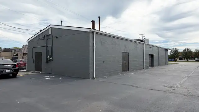 11701 E 13 Mile Rd thumbnail 3