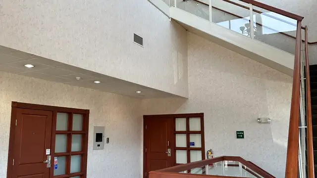 Laurel Pointe Office _ Suite 210 thumbnail 4