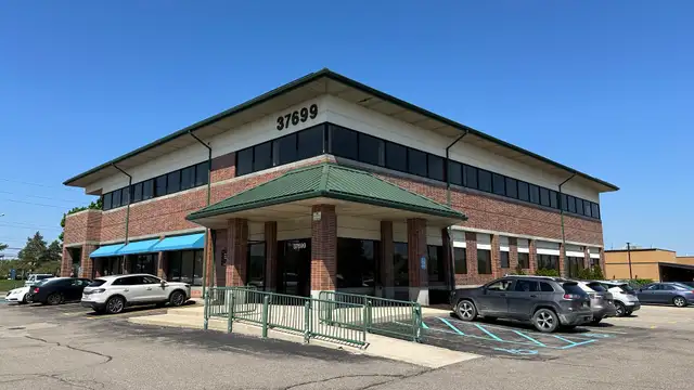 Laurel Pointe Office _ Suite 210 thumbnail 2