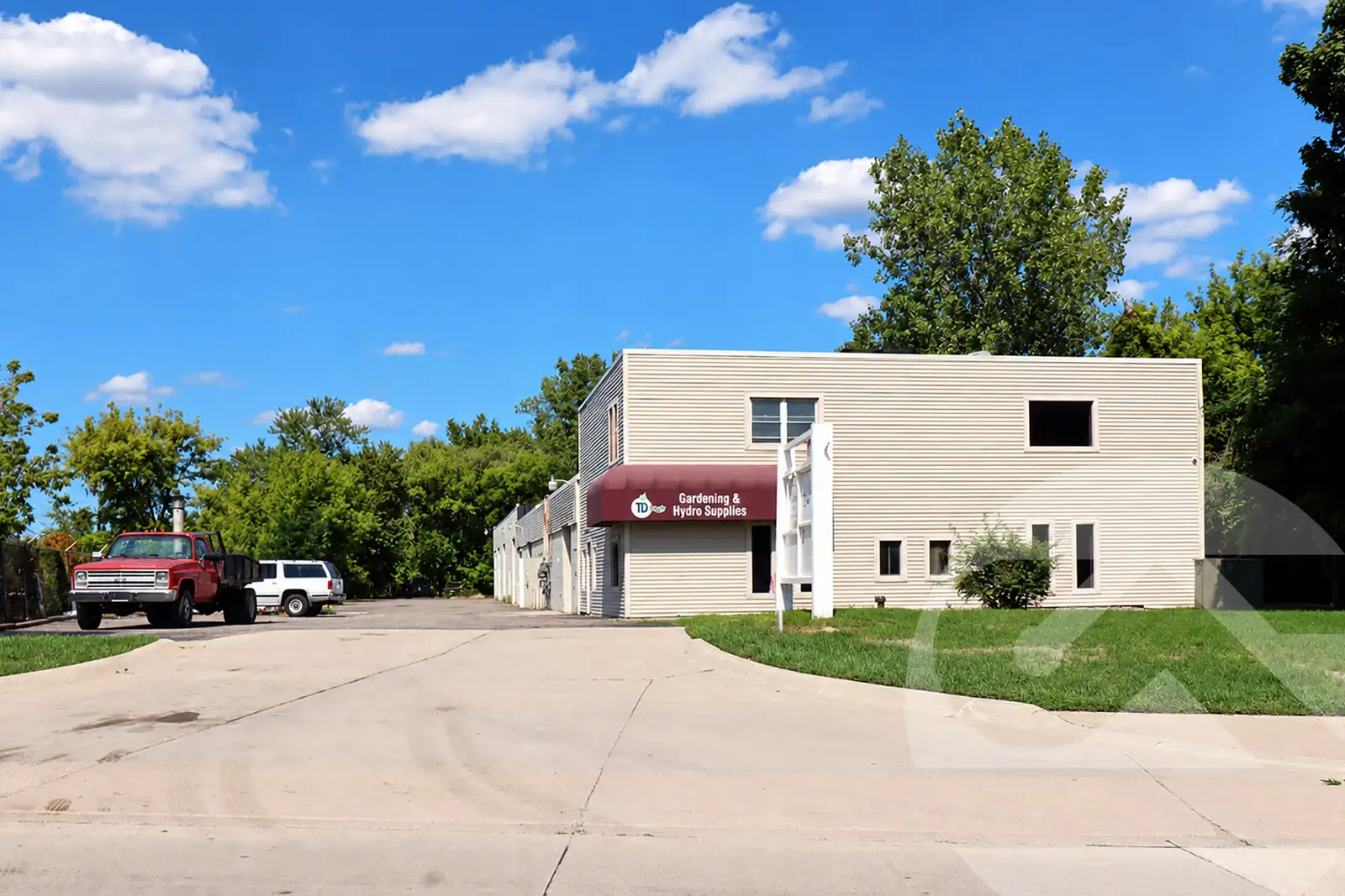 44480 Grand River Ave