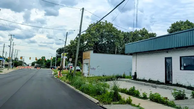 2610 Davison Rd thumbnail 2