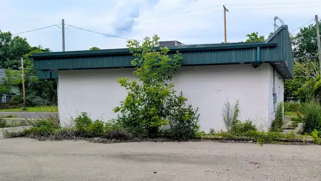 2610 Davison Rd thumbnail 4