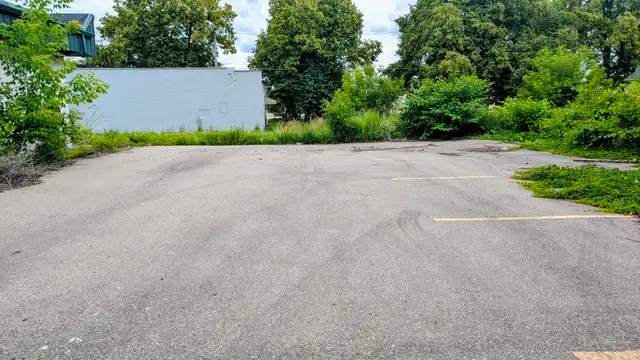 2610 Davison Rd thumbnail 5