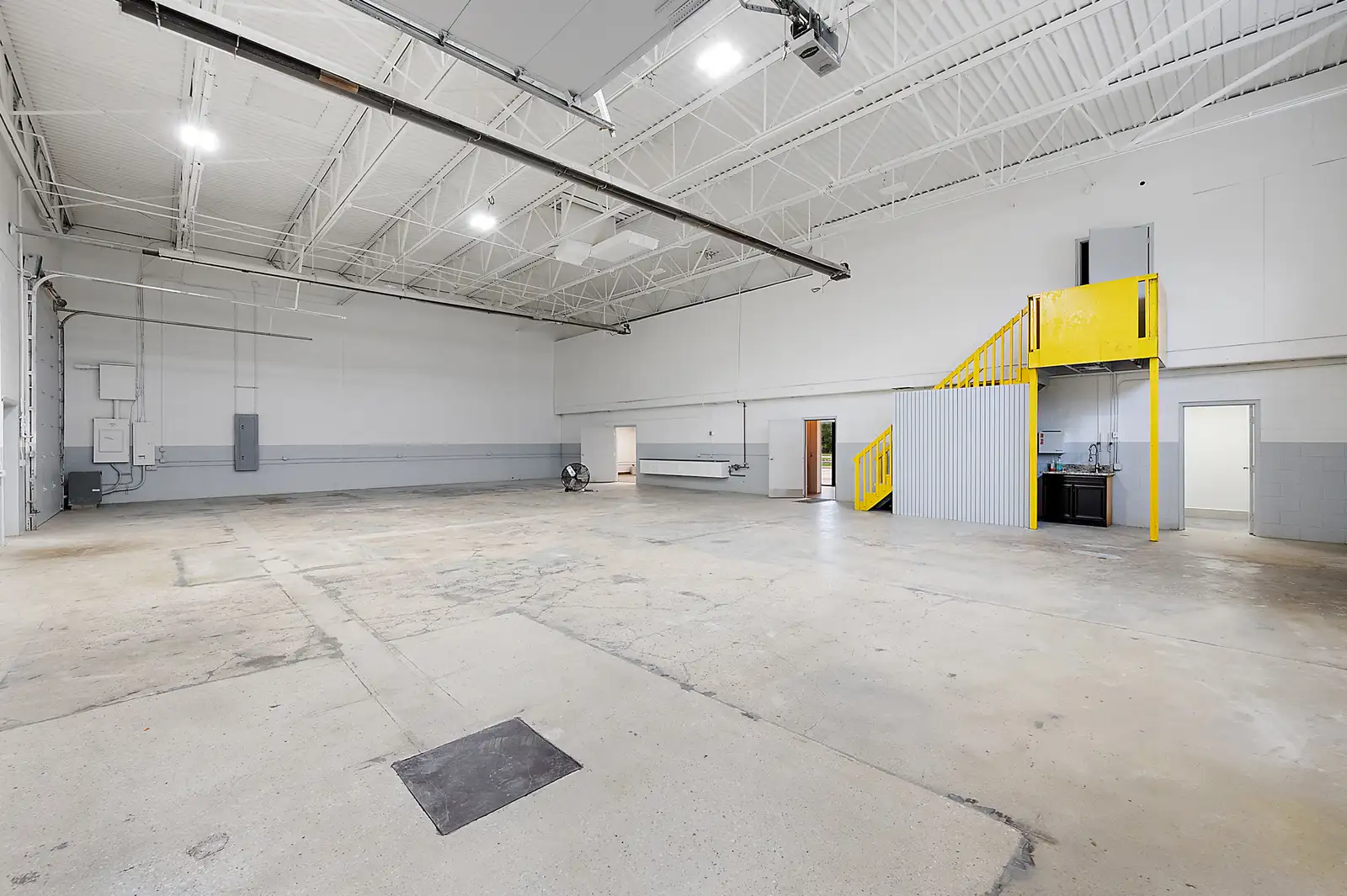 42628 Executive Dr image 8