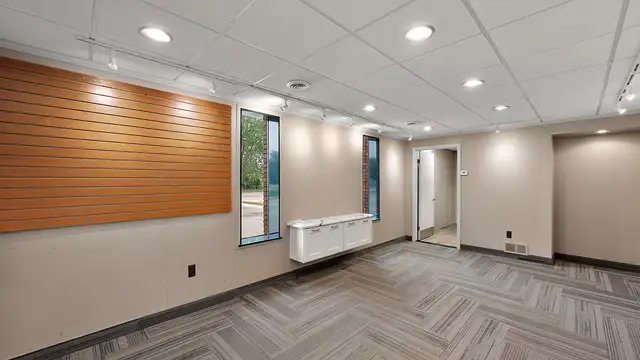 42628 Executive Dr thumbnail 5