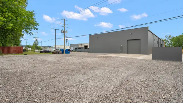 42628 Executive Dr thumbnail 4