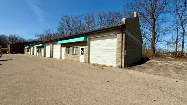 400 Business Centre Dr thumbnail 4