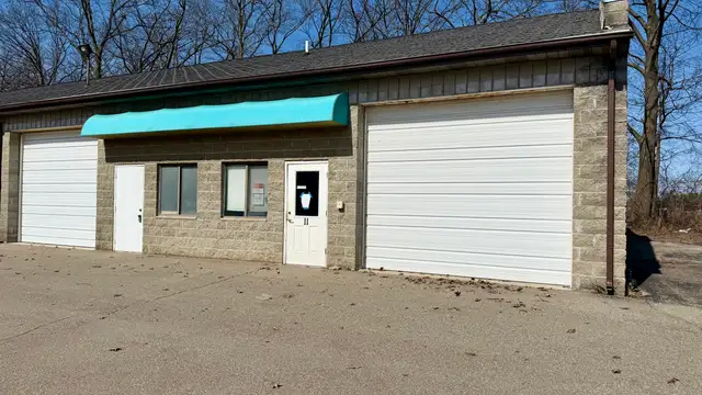400 Business Centre Dr thumbnail 3